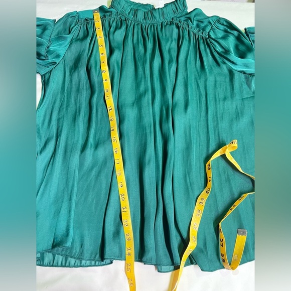 TCEC Emerald green ruched neckline poet sleeve top size M - Picture 12 of 12